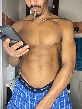 TRILLAHUNG online show from December 22, 2025, 11:18 am