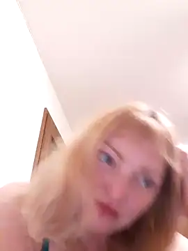 Snapshot of LiluLiluLilu chatting on October 23, 2025, 9:24 pm LiluLiluLilu online show from October 23, 2025, 9:24 pm