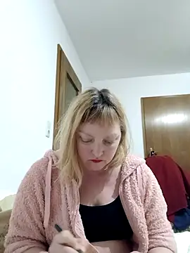 Snapshot of LiluLiluLilu chatting on February 28, 2026, 5:36 pm LiluLiluLilu online show from February 28, 2026, 5:36 pm