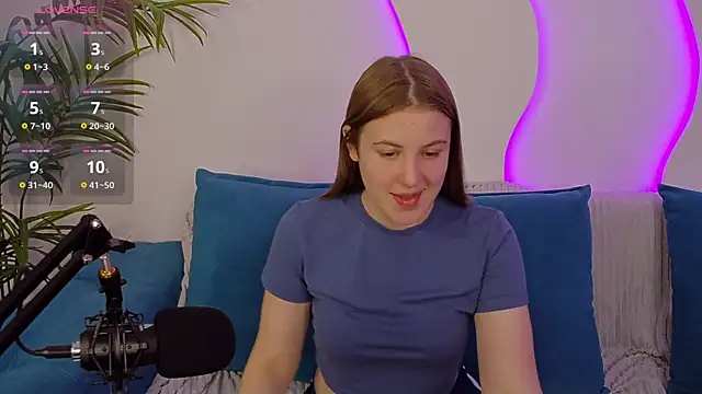 MelanieHenders online show from September 25, 2025, 10:30 am