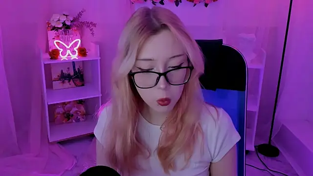 Snapshot of RubyBennett chatting on September 13, 2025, 7:08 am RubyBennett online show from September 13, 2025, 7:08 am
