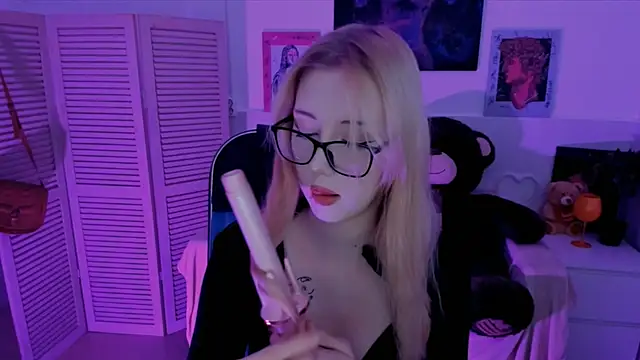 Snapshot of RubyBennett chatting on September 17, 2025, 7:32 am RubyBennett online show from September 17, 2025, 7:32 am