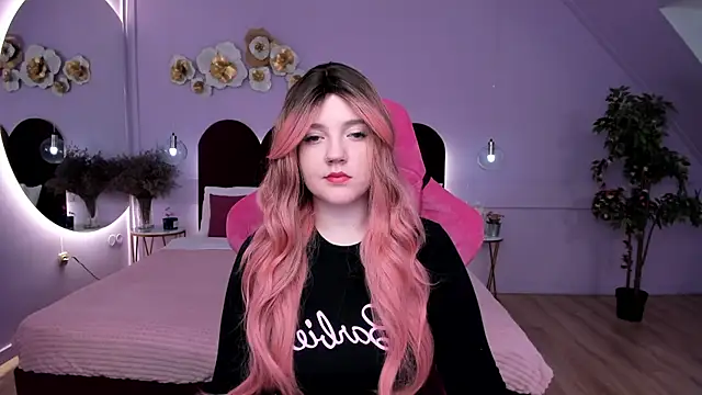 Snapshot of AlmaSound chatting on November 8, 2025, 5:18 am AlmaSound online show from November 8, 2025, 5:18 am