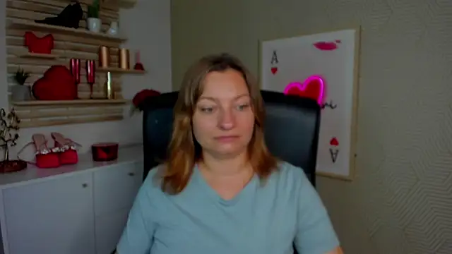angelaSamt online show from July 7, 2026, 5:43 am