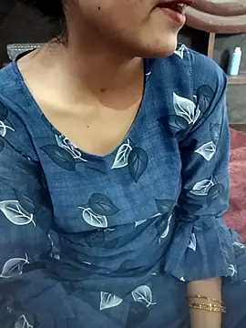 Snapshot of Alina-khan chatting on October 2, 2025, 9:16 am Alina-khan online show from October 2, 2025, 9:16 am