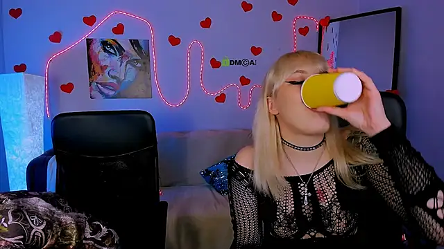 kitniss dreamy online show from February 23, 2026, 8:28 pm