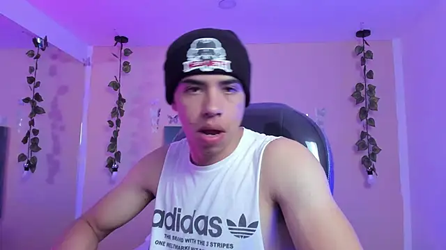 Muscle Scott online show from November 19, 2025, 12:49 pm