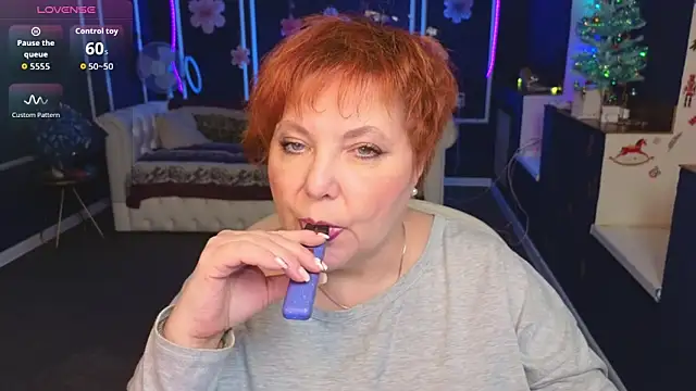 Kira Kenett online show from December 19, 2025, 12:45 pm