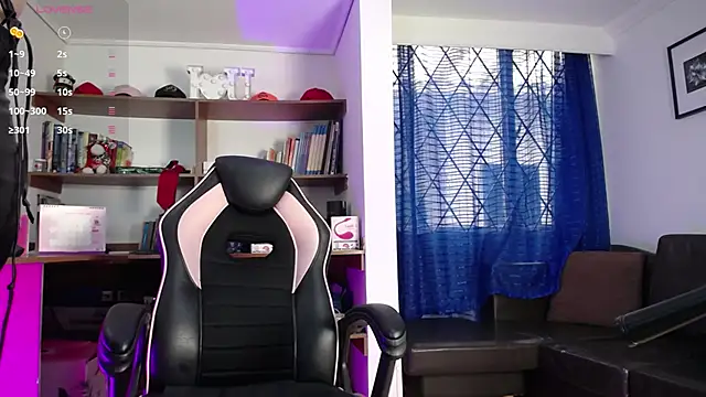 Snapshot of GretaVoss_ chatting on November 14, 2025, 7:23 pm GretaVoss online show from November 14, 2025, 7:23 pm