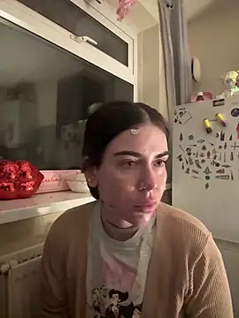 valentinalamont online show from September 9, 2025, 3:28 am