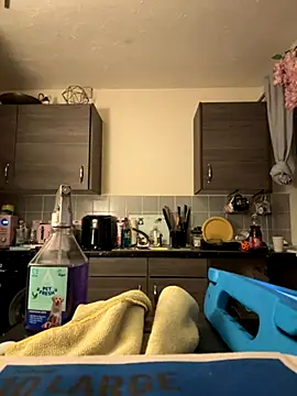 valentinalamont online show from October 9, 2025, 3:37 am