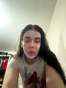 valentinalamont online show from November 10, 2025, 5:12 pm