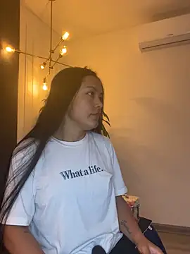 TiffanyyLam online show from September 21, 2025, 12:07 pm