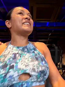 TiffanyyLam online show from October 20, 2025, 11:54 am