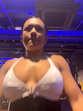 TiffanyyLam online show from October 24, 2025, 10:11 am