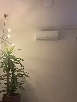 TiffanyyLam online show from November 2, 2025, 11:12 am