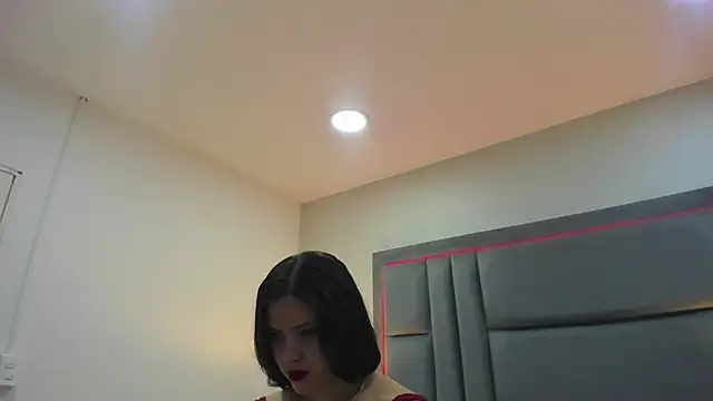 NahiaMonet online show from November 8, 2025, 11:32 am