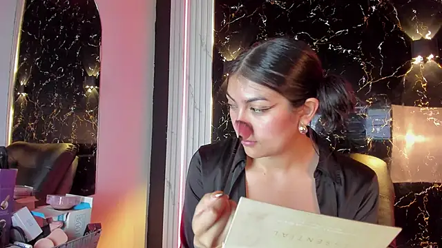 Snapshot of LolaXXXperience chatting on October 30, 2025, 11:11 am LolaXXXperience online show from October 30, 2025, 11:11 am