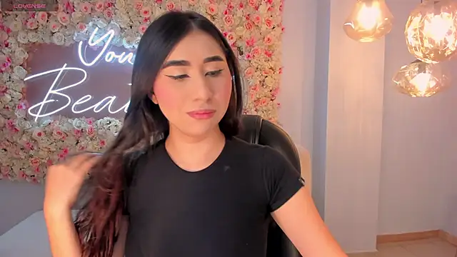 Snapshot of MayaMoretti_ chatting on October 23, 2025, 3:39 am MayaMoretti online show from October 23, 2025, 3:39 am