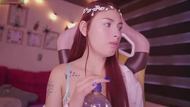 Rebecah 1 online show from October 28, 2025, 1:36 pm