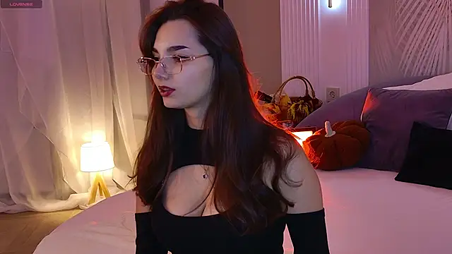 LeaMelone online show from November 11, 2025, 5:46 pm