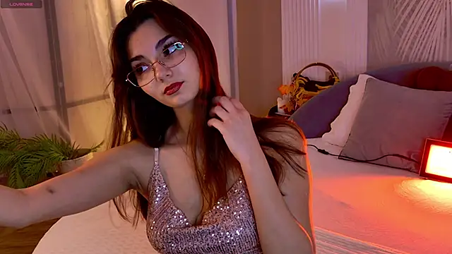 LeaMelone online show from November 17, 2025, 4:57 pm