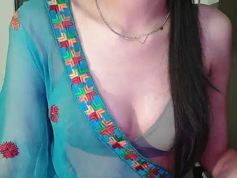 cute seemu online show from April 6, 2026, 4:46 am