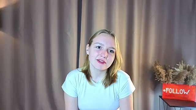 VinnieSerrano online show from September 13, 2025, 2:06 pm