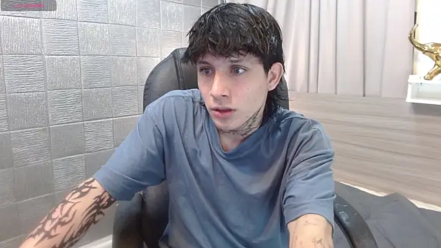 Iantwink18 online show from November 18, 2025, 2:17 am