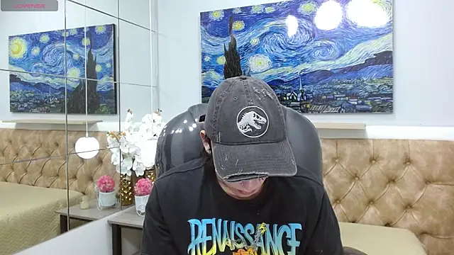 Snapshot of Iantwink18 chatting on December 18, 2025, 10:05 pm Iantwink18 online show from December 18, 2025, 10:05 pm