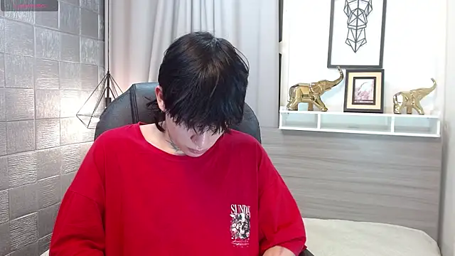 Snapshot of Iantwink18 chatting on December 20, 2025, 6:42 am Iantwink18 online show from December 20, 2025, 6:42 am