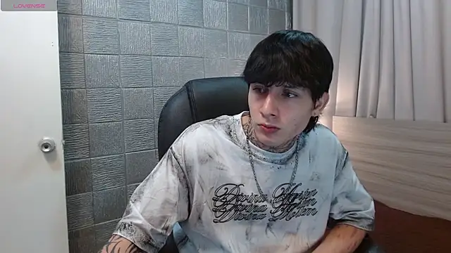 Snapshot of Iantwink18 chatting on January 9, 2026, 6:16 am Iantwink18 online show from January 9, 2026, 6:16 am