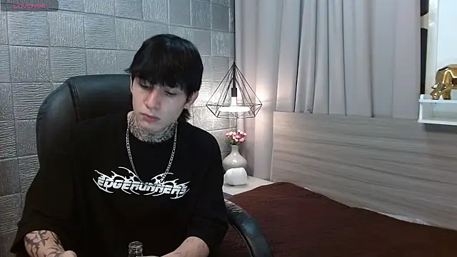 Snapshot of Iantwink18 chatting on January 11, 2026, 3:22 am Iantwink18 online show from January 11, 2026, 3:22 am