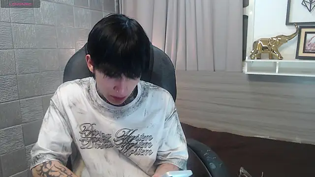 Snapshot of Iantwink18 chatting on January 16, 2026, 4:05 am Iantwink18 online show from January 16, 2026, 4:05 am