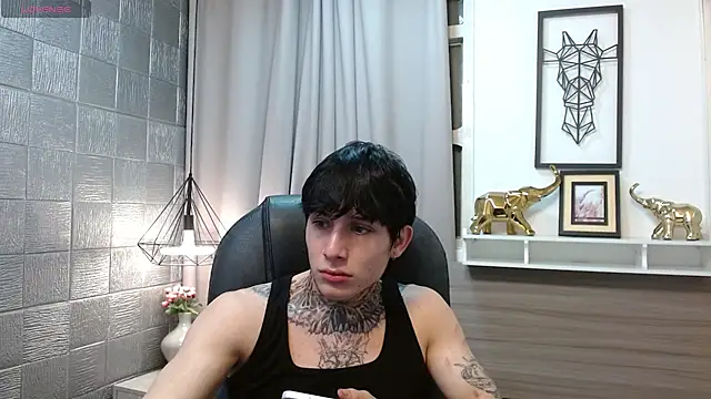 Snapshot of Iantwink18 chatting on January 17, 2026, 3:22 am Iantwink18 online show from January 17, 2026, 3:22 am