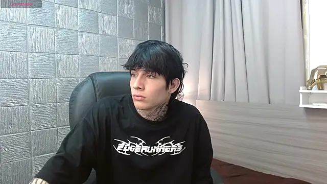 Snapshot of Iantwink18 chatting on February 8, 2026, 1:47 pm Iantwink18 online show from February 8, 2026, 1:47 pm