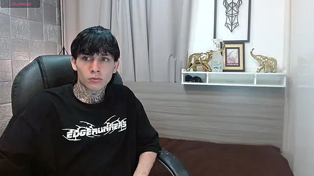 Snapshot of Iantwink18 chatting on February 27, 2026, 2:11 am Iantwink18 online show from February 27, 2026, 2:11 am