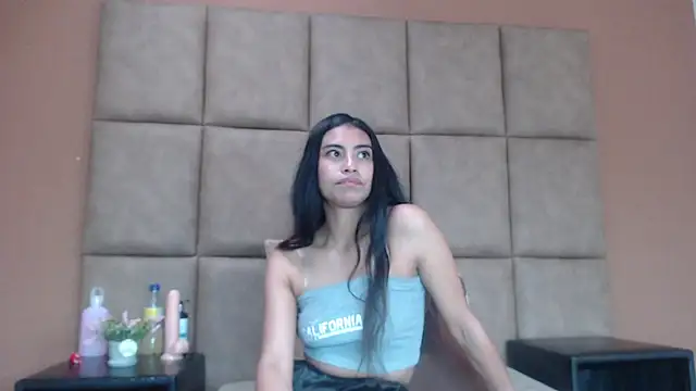 Emily Mitchell online show from October 16, 2025, 6:53 pm