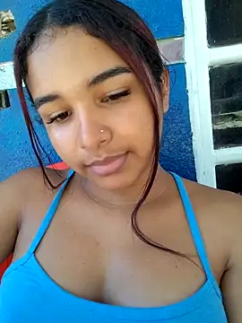 Snapshot of DulceeSalas chatting on September 9, 2025, 5:56 pm DulceeSalas online show from September 9, 2025, 5:56 pm