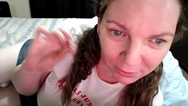 aussiepeaches online show from January 17, 2026, 1:49 pm