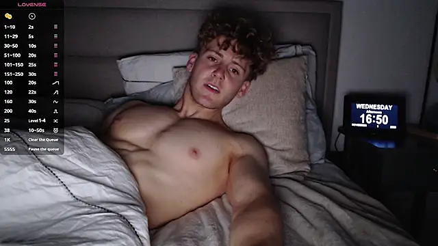 DominantAlex18 online show from November 5, 2025, 4:51 pm