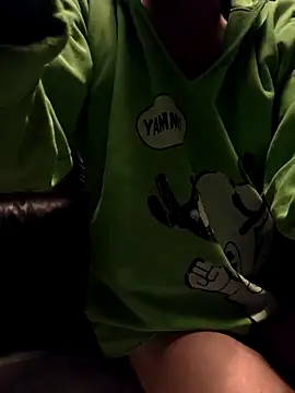 Snapshot of nolliebollieeeeeee chatting on December 4, 2025, 12:20 am nolliebollieeeeeee online show from December 4, 2025, 12:20 am