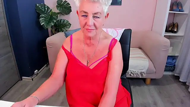 Snapshot of HotandMature chatting on March 21, 2025, 8:39 am HotandMature online show from March 21, 2025, 8:39 am