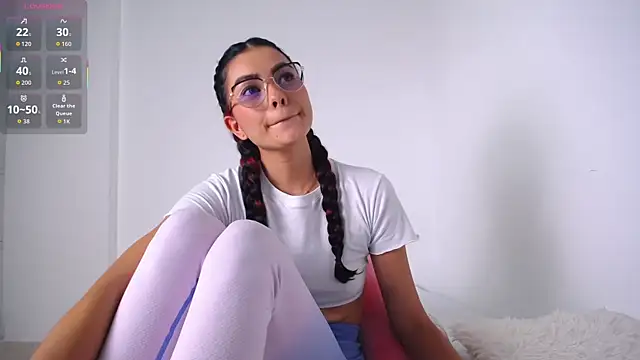 Snapshot of emilytolson_ chatting on October 10, 2025, 6:29 pm emilytolson online show from October 10, 2025, 6:29 pm