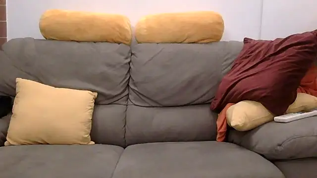 Amicisegreti online show from December 13, 2025, 9:42 pm