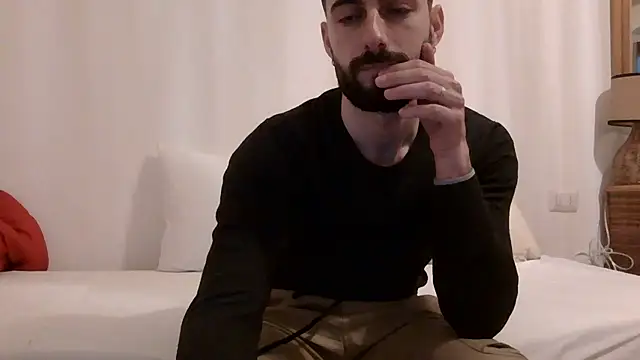 Amicisegreti online show from March 27, 2026, 5:45 pm