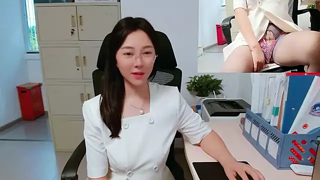 Snapshot of OL-Lily chatting on September 19, 2025, 1:29 am OL-Lily online show from September 19, 2025, 1:29 am