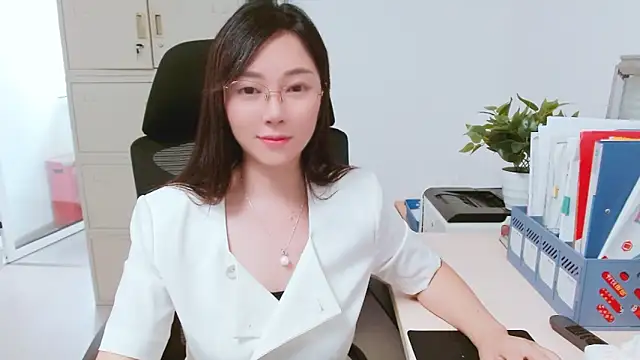 Snapshot of OL-Lily chatting on October 10, 2025, 4:00 am OL-Lily online show from October 10, 2025, 4:00 am