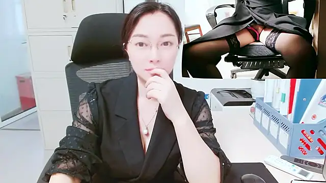 Snapshot of OL-Lily chatting on October 14, 2025, 1:28 am OL-Lily online show from October 14, 2025, 1:28 am