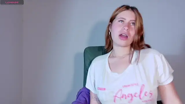 Olivia11  online show from November 7, 2025, 12:16 pm